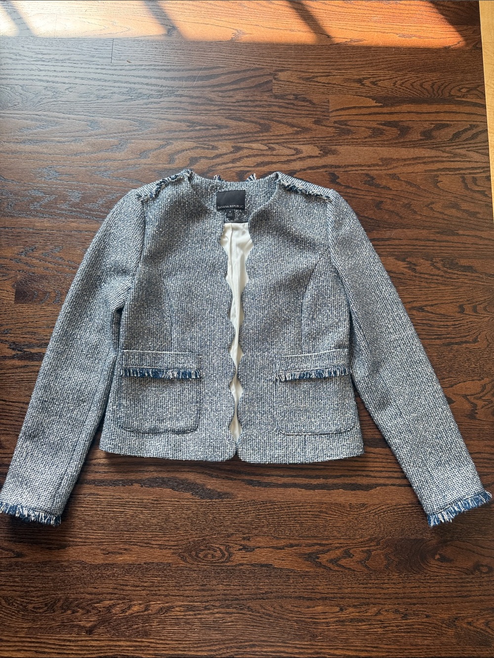 Banana Republic Blue Cream Tweed Blazer Scalloped Open Front Size 4 EUC